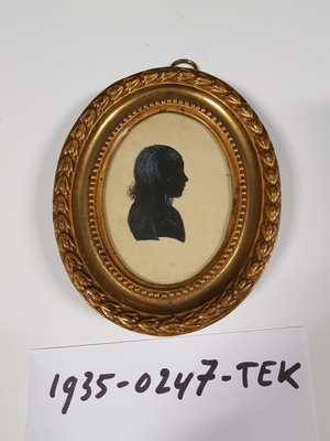 1935-0247-TEK a.jpg; 1935-0247-TEK; Miniatuurportret van onbekende jongen; tekeningen